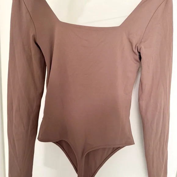 Aritzia Long Sleeve Bodysuit - Picture 4 of 5